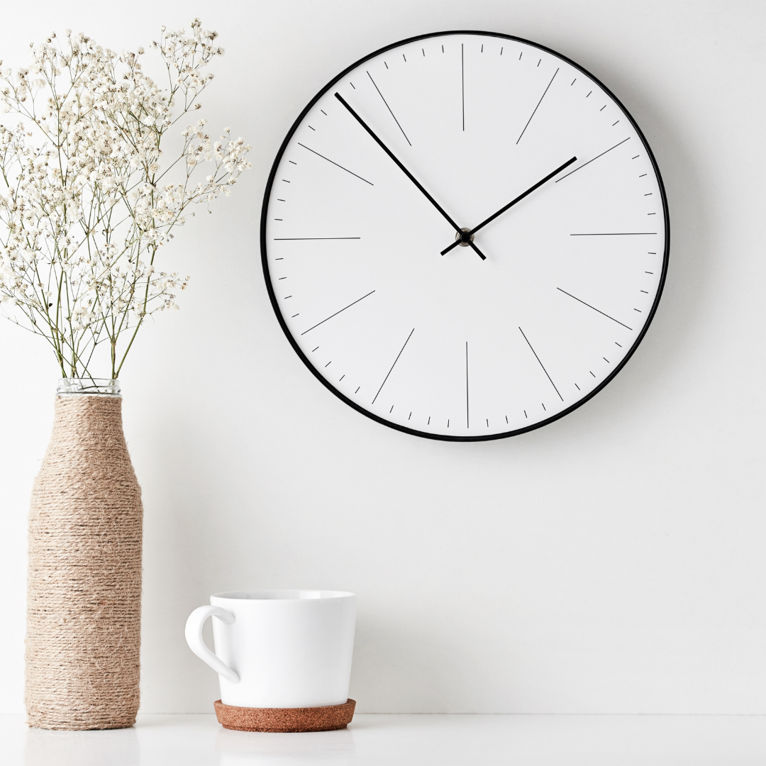 Simple wall clock illustrating the intermittent fasting concept, aligning meal times within specific hours.